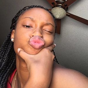 Meet your Posher, Destiny